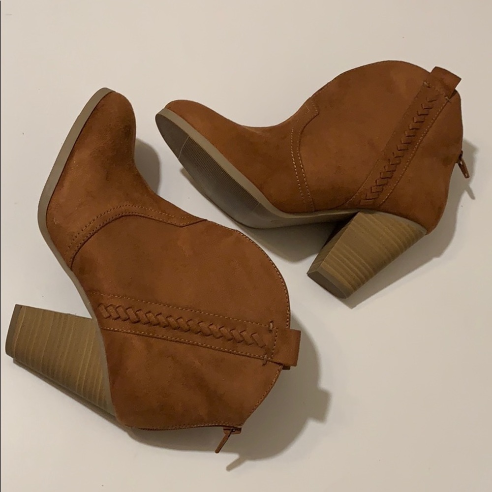 C Comfort Suede Booties / Ankle Boots • NEW